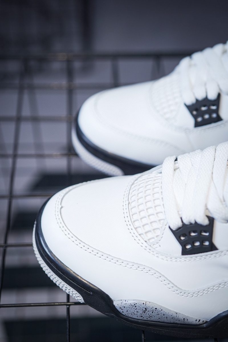 Close-up of toe and outsole Jordan 4 White Cement
