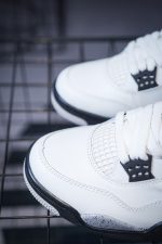 Close-up of toe and outsole Jordan 4 White Cement