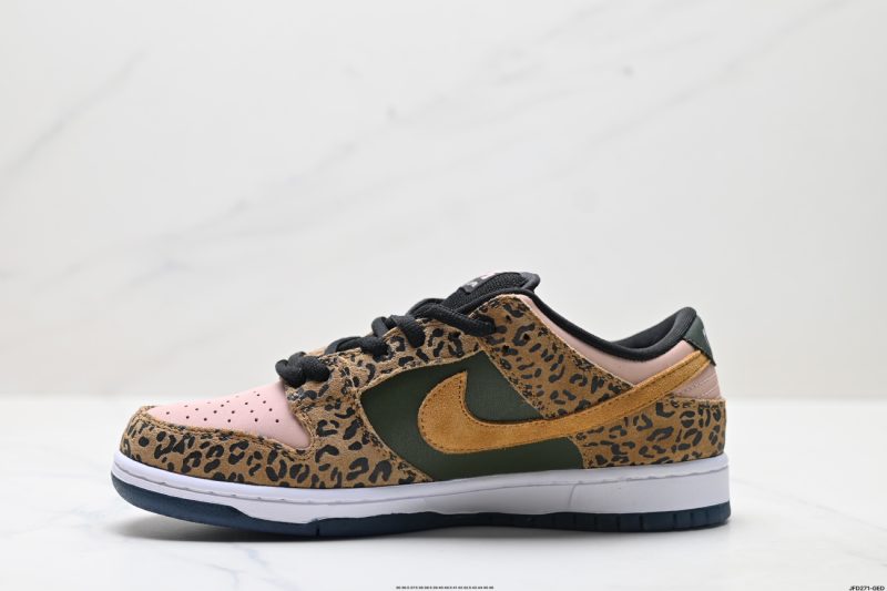 Nike SB Dunk Low Arts-Rec Sneakers Sole View
