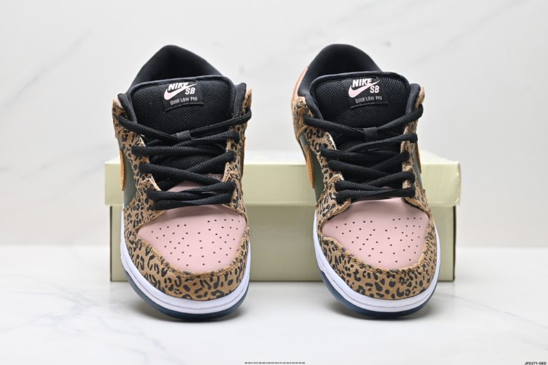 Nike SB Dunk Low Arts-Rec with Box Display