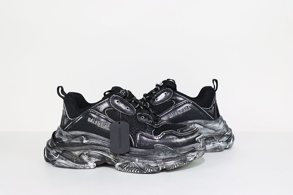 balenciaga triple s snekaer dirty black