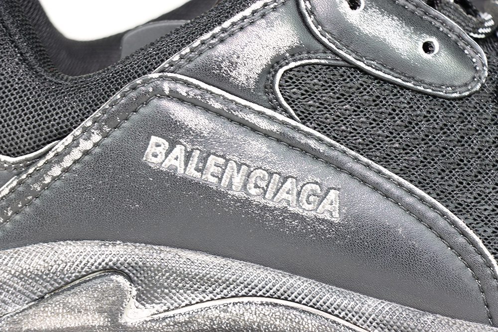 balenciaga triple s snekaer dirty black