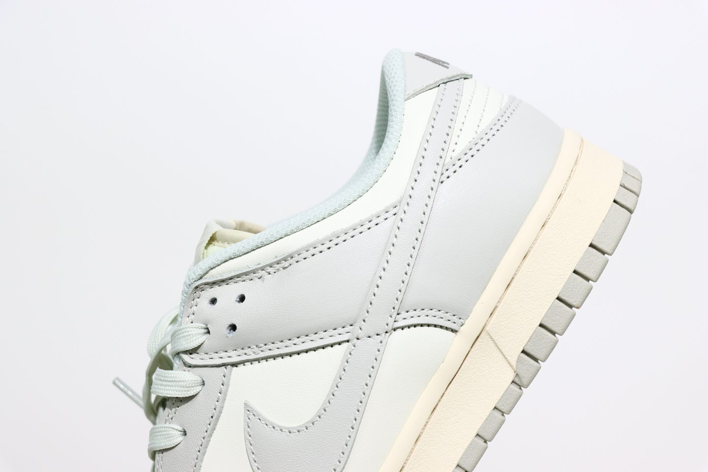 dunk grey white