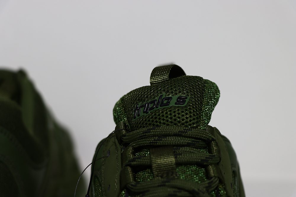 balenciaga triple s snekaer dark green