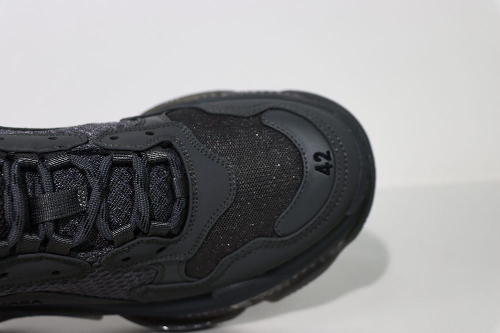 balenciaga triple s snekaer dark gray