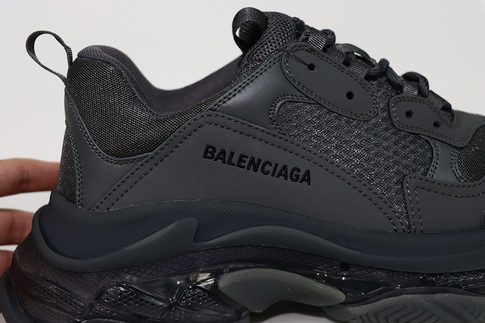 balenciaga triple s snekaer dark gray