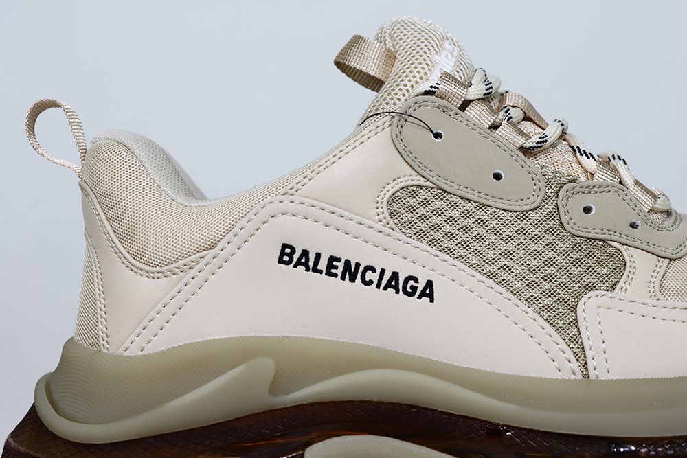 balenciaga triple s snekaer milky white
