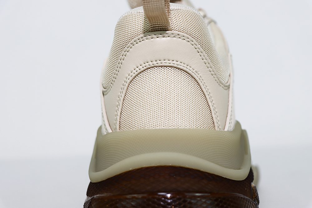 balenciaga triple s snekaer milky white