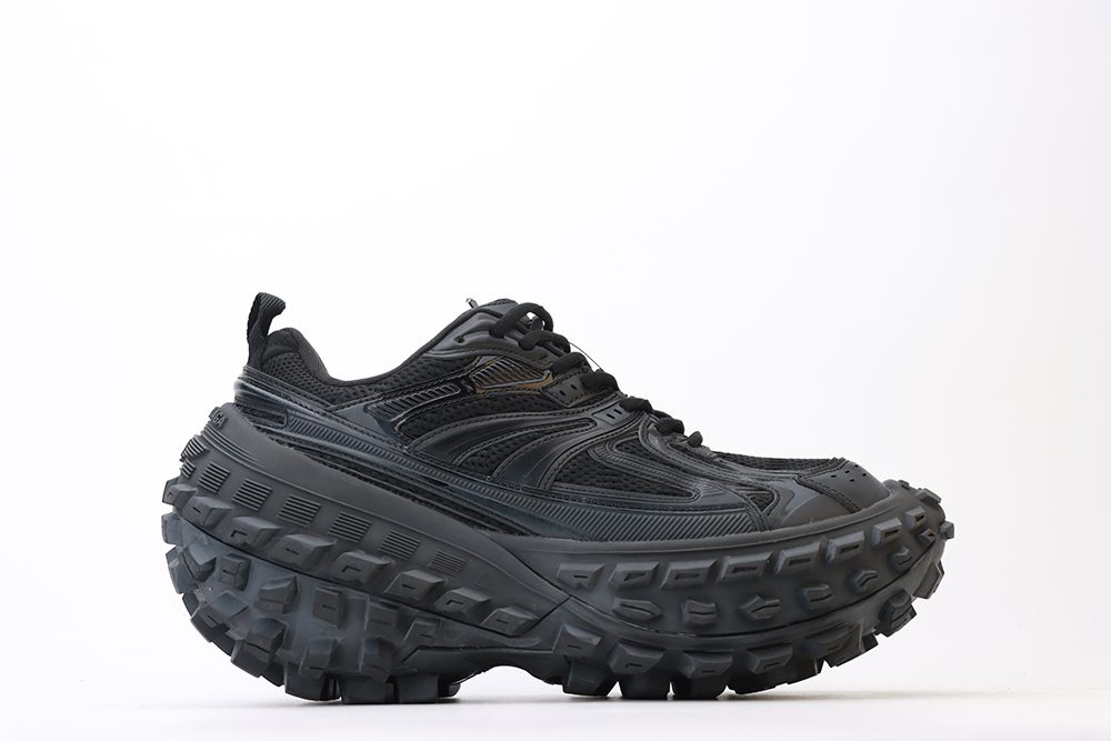 men's defender sneaker in black