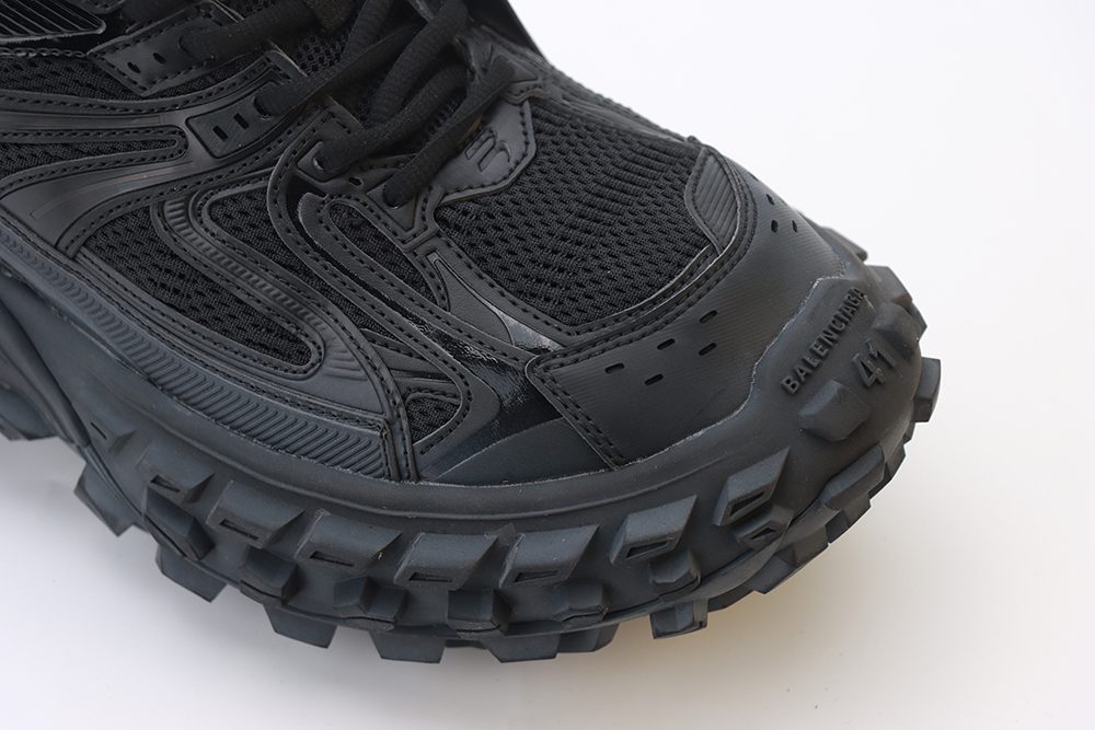 men's defender sneaker in black