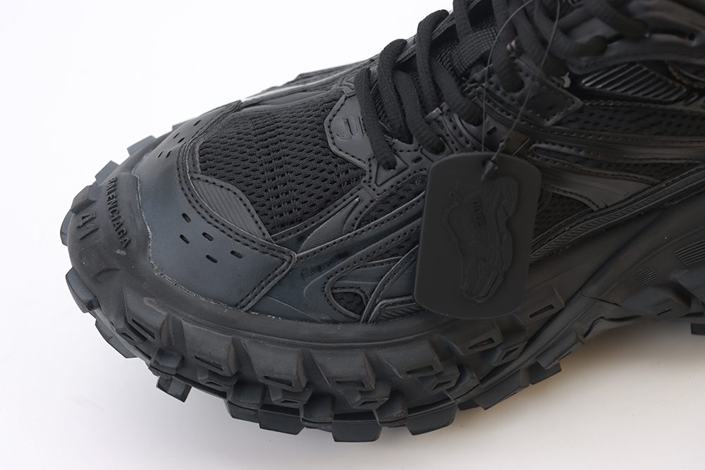 men's defender sneaker in black