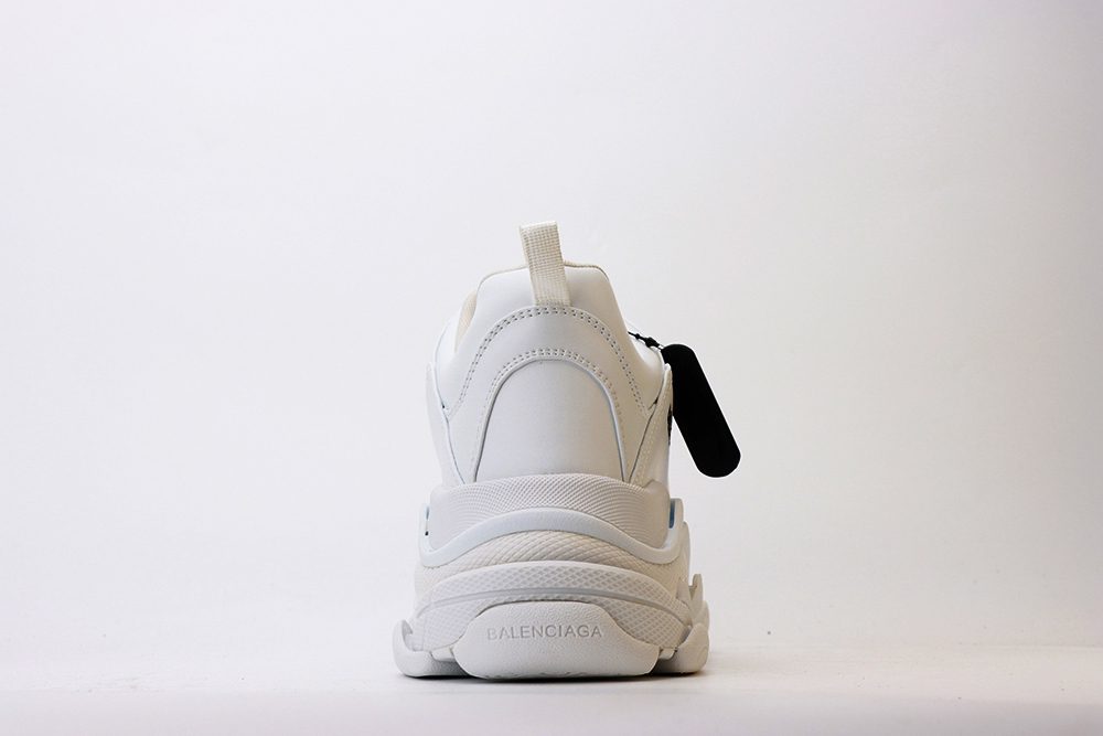balenciaga triple s snekaer white