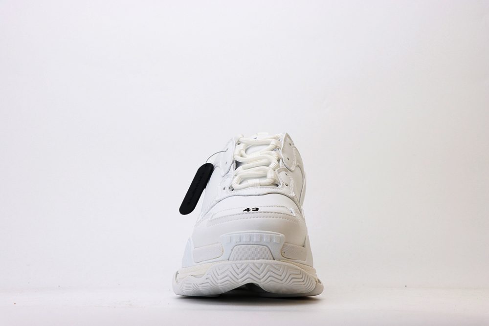 balenciaga triple s snekaer white