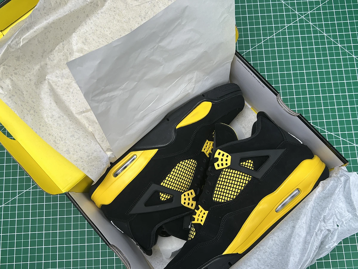 Jordan 4 Retro Thunder replica sneakers