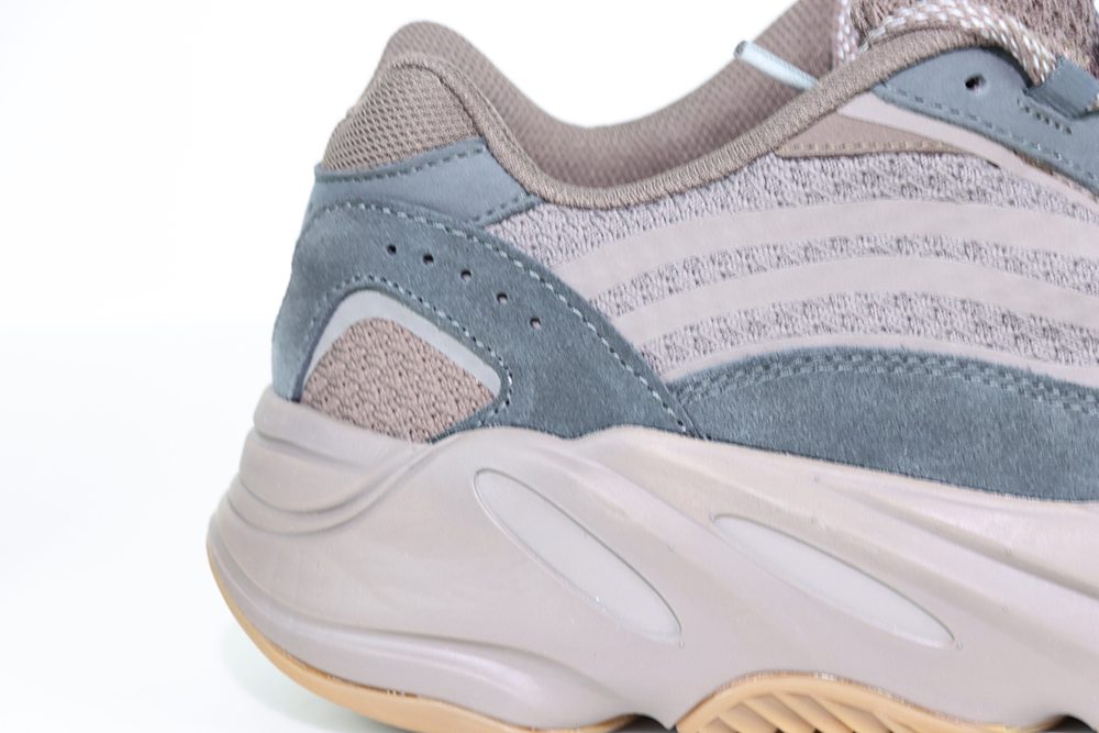 yeezy 700 v2 mauve release date
