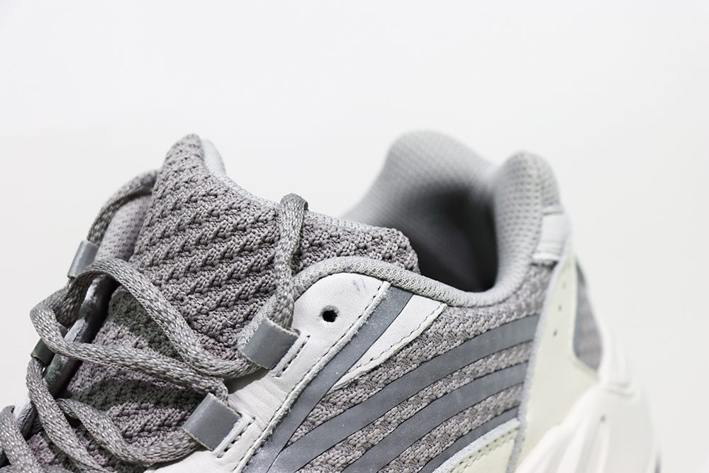 adidas yeezy boost 700v2