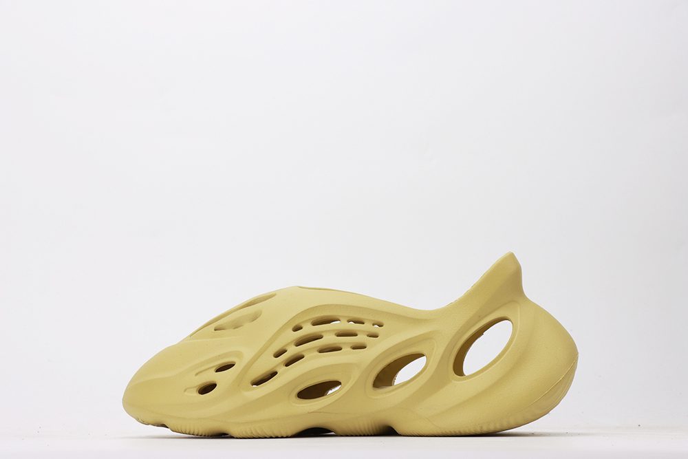 yeezy sulfur foam runner