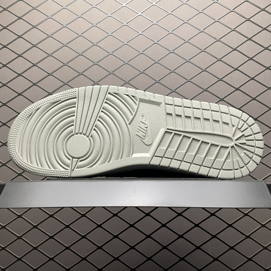 Top-down view of Jordan 1 Retro Low OG Zion Williamson Voodoo Alternate laces