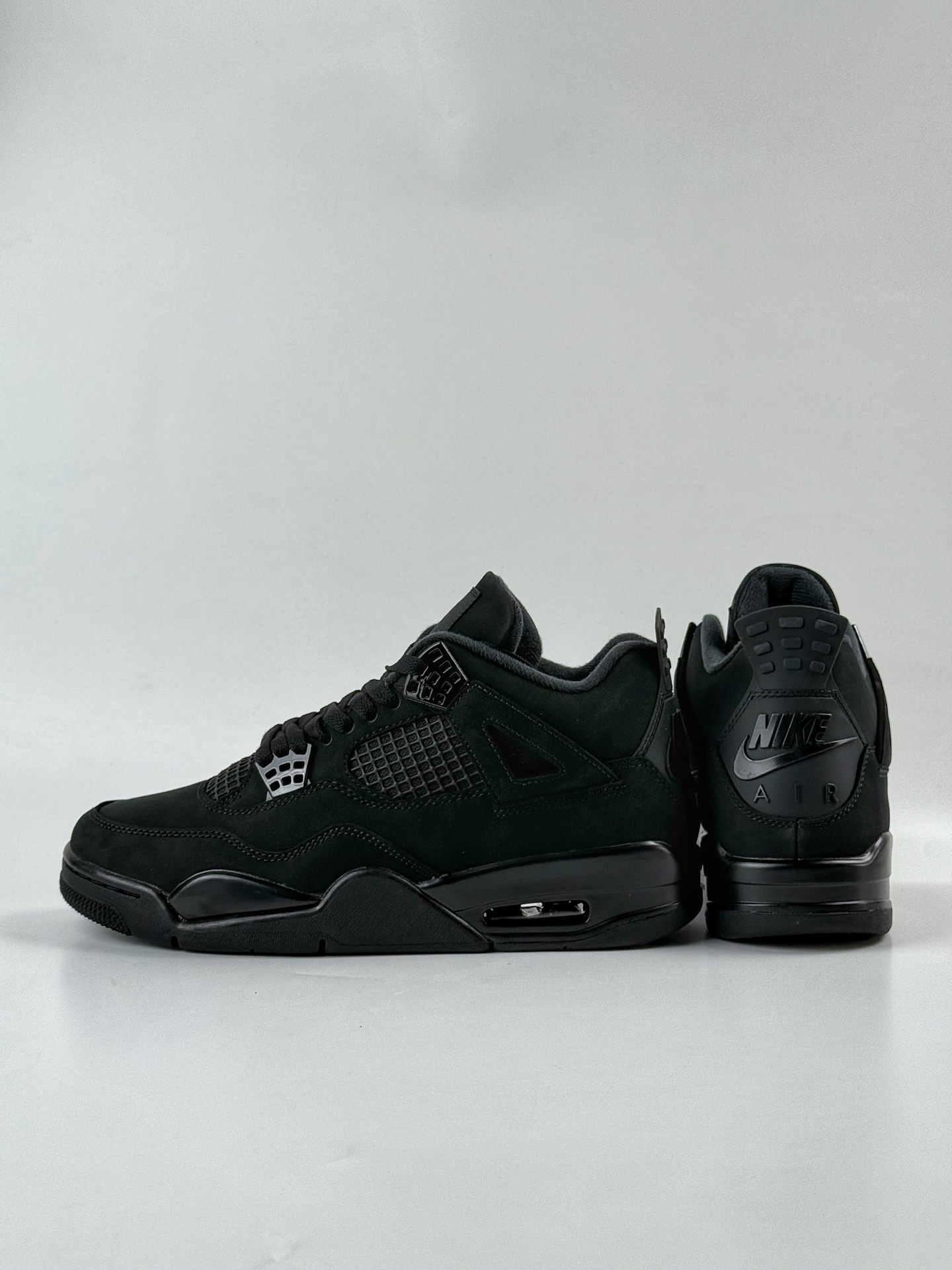 Jordan 4 Retro Black Cat (2025) 1 Premium black nubuck Jordan 4 Retro Black Cat 2025, material texture FV5029-010