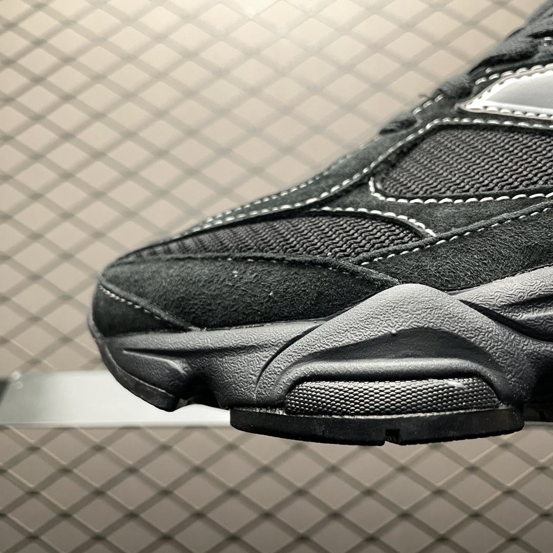 Close-up of the New Balance 9060 Triple Black outsole and traction pattern