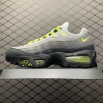Close-up of Nike Air Max 95 OG Big Bubble Neon (2025/2026) 'Big Bubble' Air unit, translucent sole with visible neon green cushioning technology