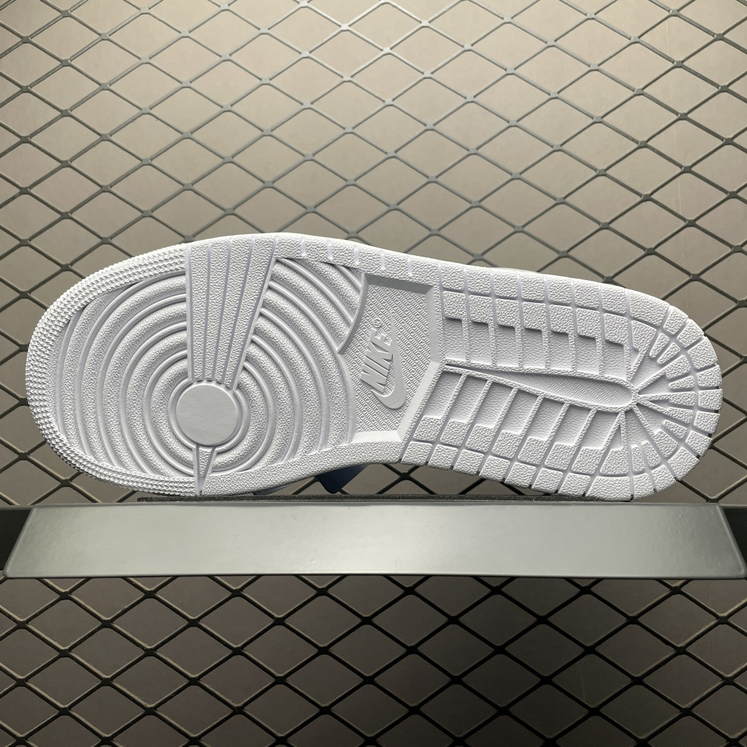 Jordan 1 Retro High Virgil Abloh Archive Alaska 1 Jordan 1 Retro High Off-White Alaska Archive outsole traction pattern