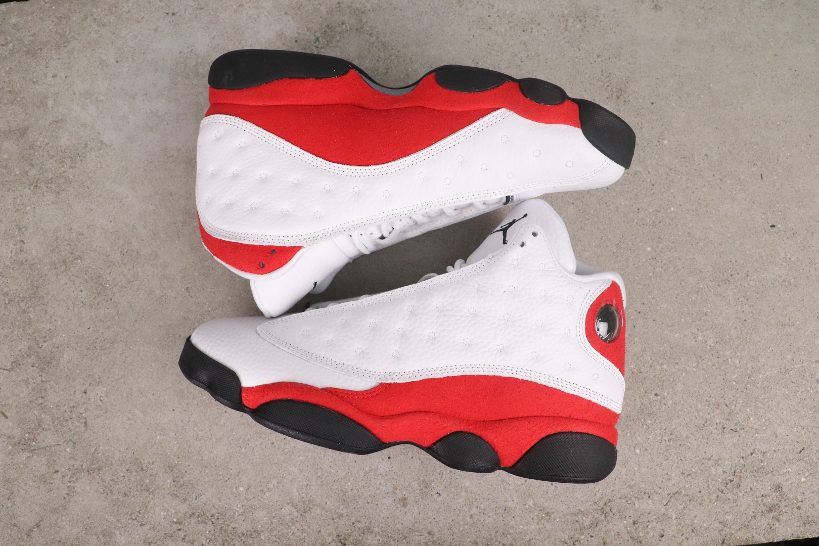 Jordan 13 Retro OG Chicago (2026) 1 Materials texture Jordan 13 Retro OG Chicago 2026 premium leather