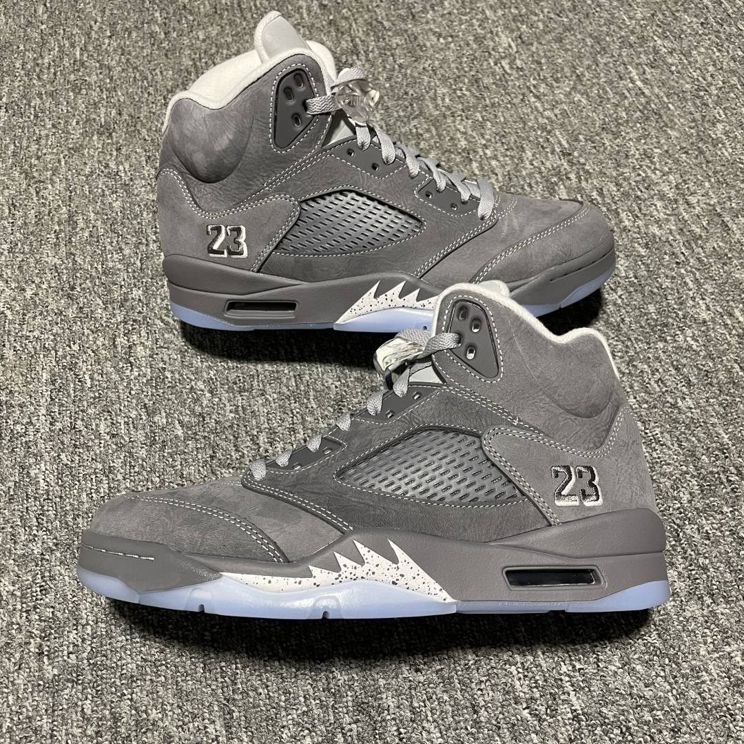 Jordan 5 Retro Wolf Grey (2026) 1 Jordan 5 Retro Wolf Grey 2026 profile with clear sole accents DD0587-002