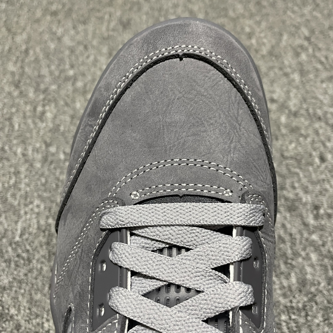 Jordan 5 Retro Wolf Grey (2026) 3 Jordan 5 Retro Wolf Grey 2026 midsole shark teeth detail DD0587-002