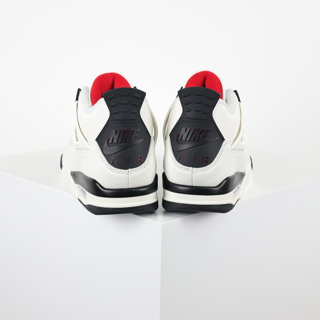 Jordan 4 Retro OG Flight Club 4 Jordan 4 Retro OG Flight Club sneaker box with branding