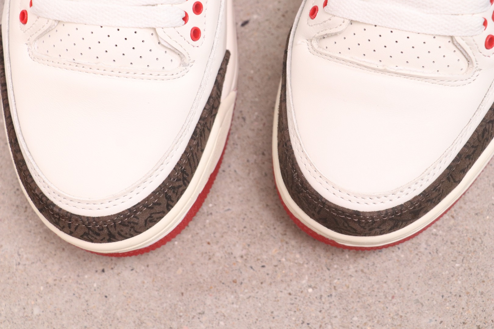 Jordan 3 Retro World's Best Dad 2 Outsole of Jordan 3 Retro World's Best Dad sneakers IF4396-103, traction pattern