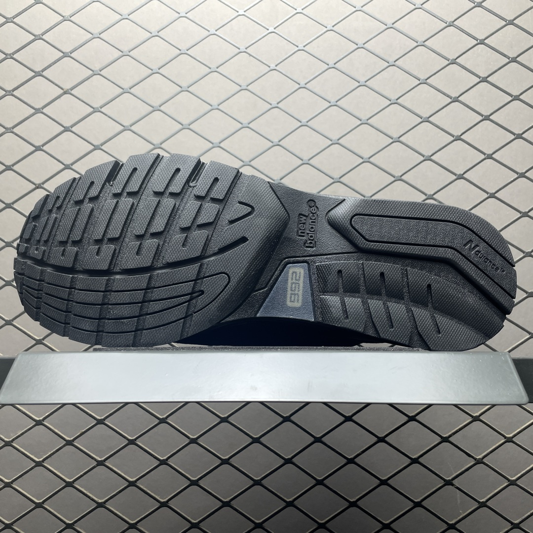 New Balance 992 Triple Black 1 New Balance 992 Triple Black M992EA premium materials