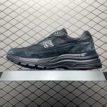 Men's New Balance 992 Triple Black on foot